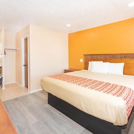 Regency Inn Hondo Extérieur photo