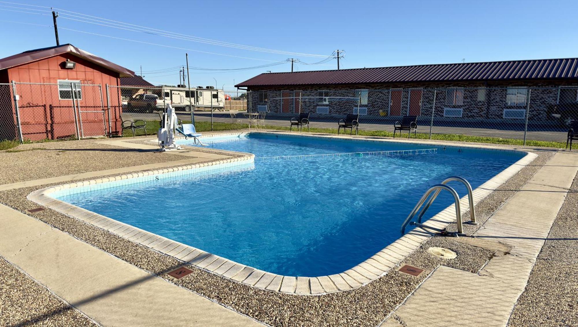 Regency Inn Hondo Extérieur photo