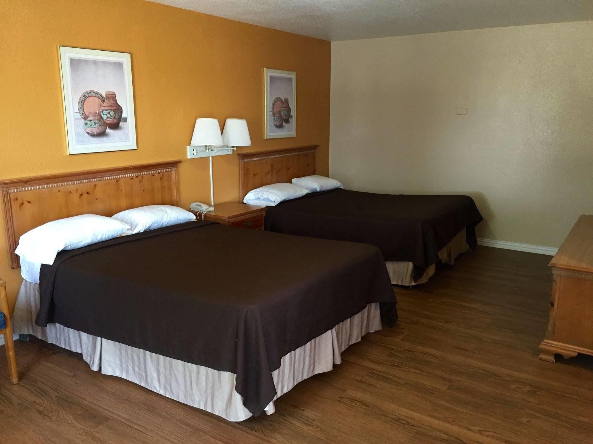 Regency Inn Hondo Extérieur photo