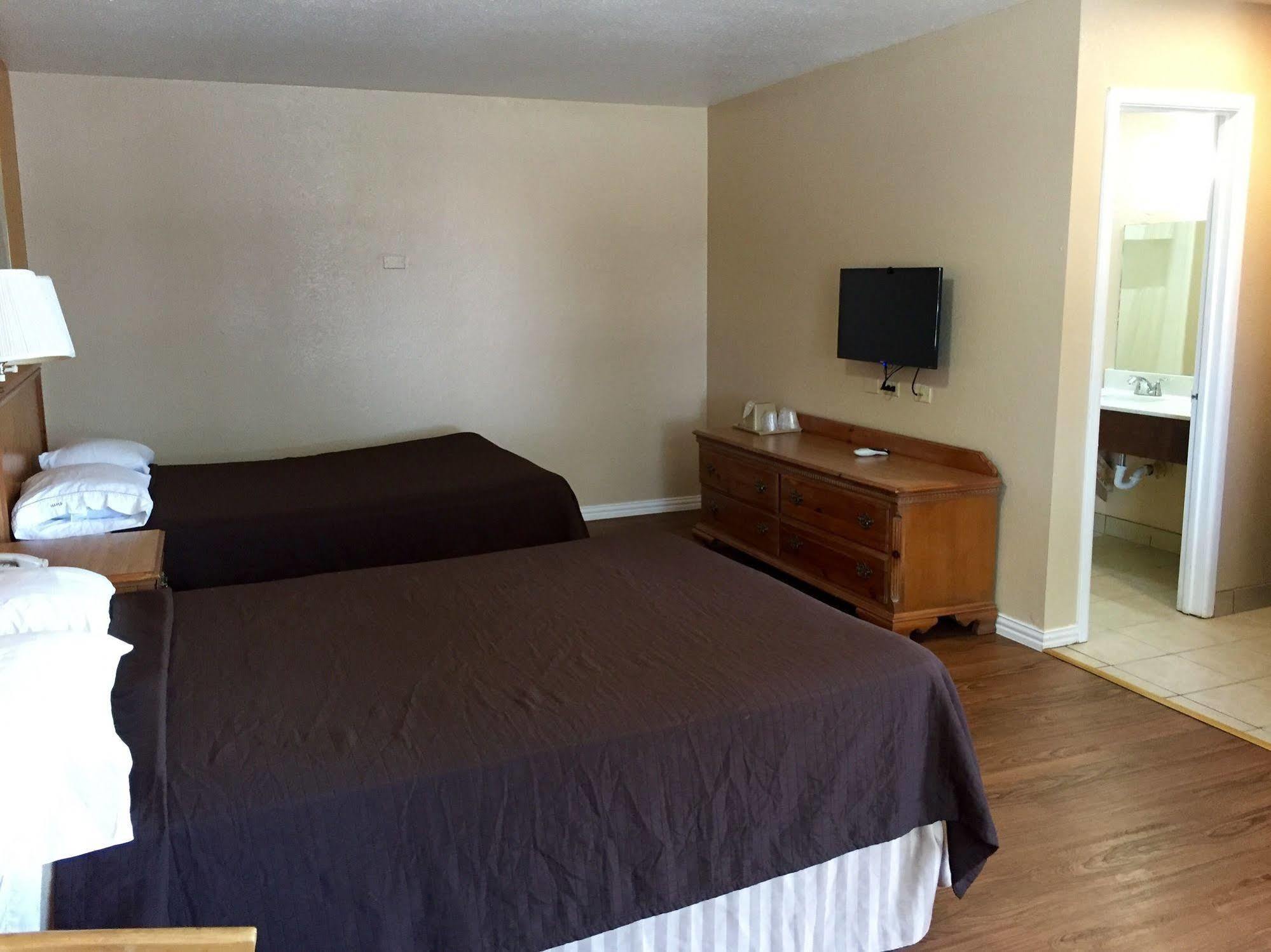 Regency Inn Hondo Extérieur photo