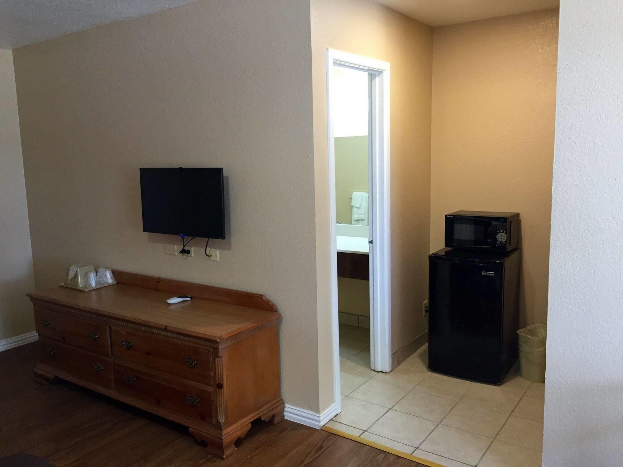 Regency Inn Hondo Extérieur photo